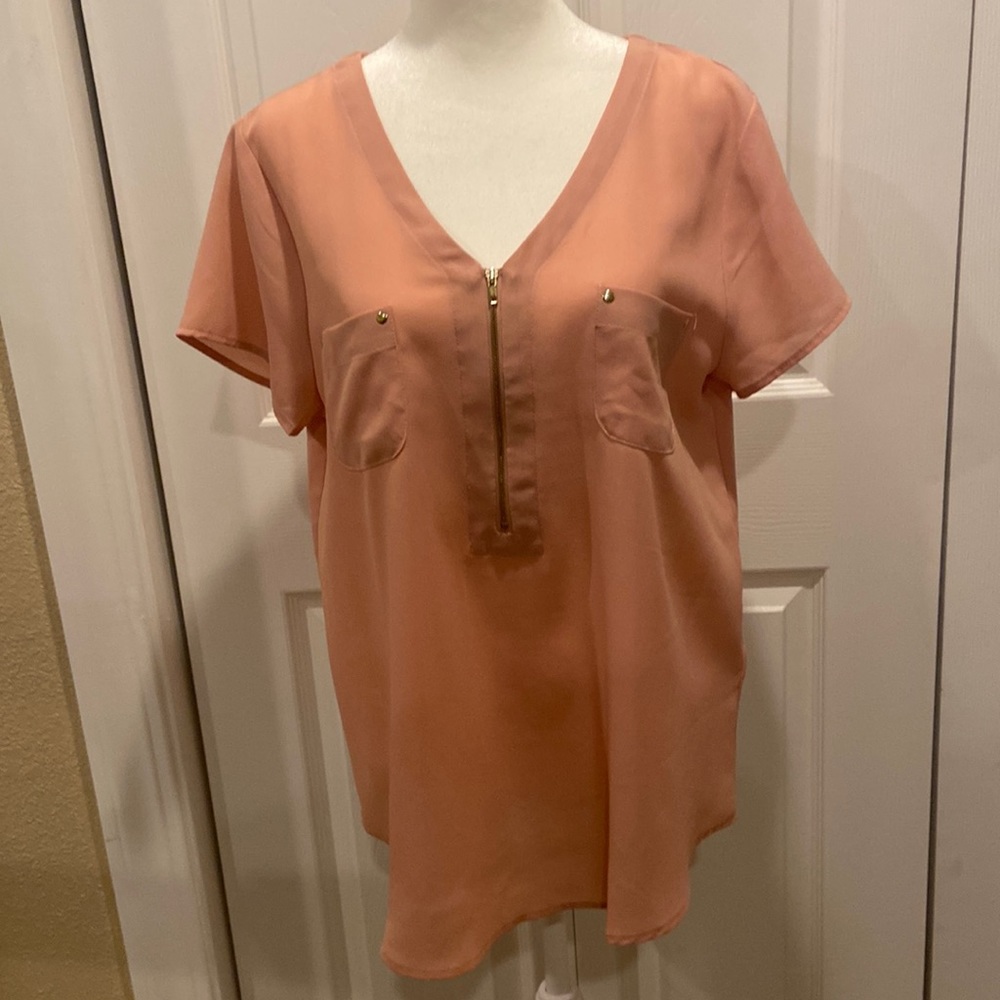 E & M extra large, sheer blouse with two pockets and zipper